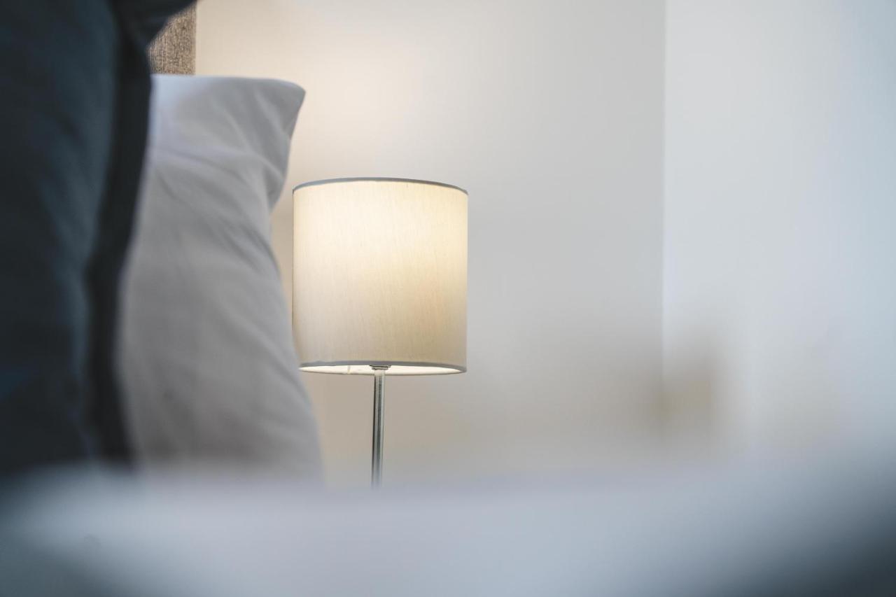 Modern 1-bed - New - City Centre - Free Wi-fi - *