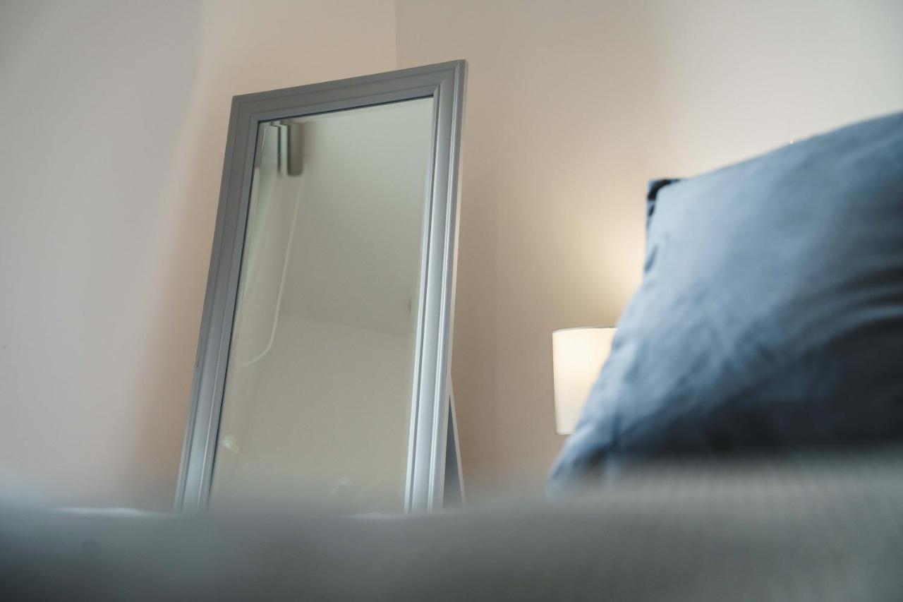 Modern 1-bed - New - City Centre - Free Wi-fi - Apartment *