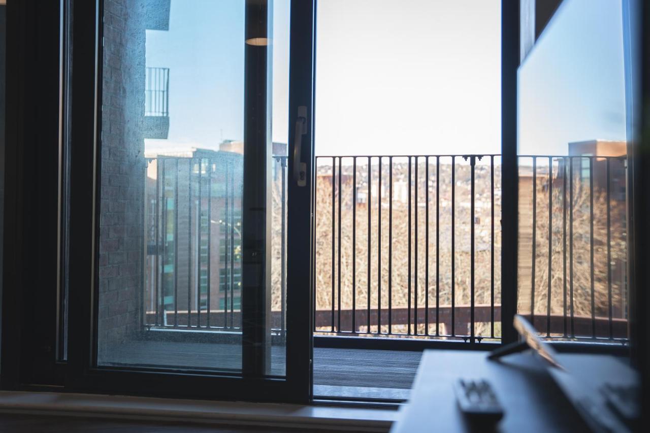 Apartment Modern 1-bed - New - City Centre - Free Wi-fi - *